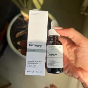 سرم آسکوربیک اسید 8% و آلفا آربوتین 2% اوردینری