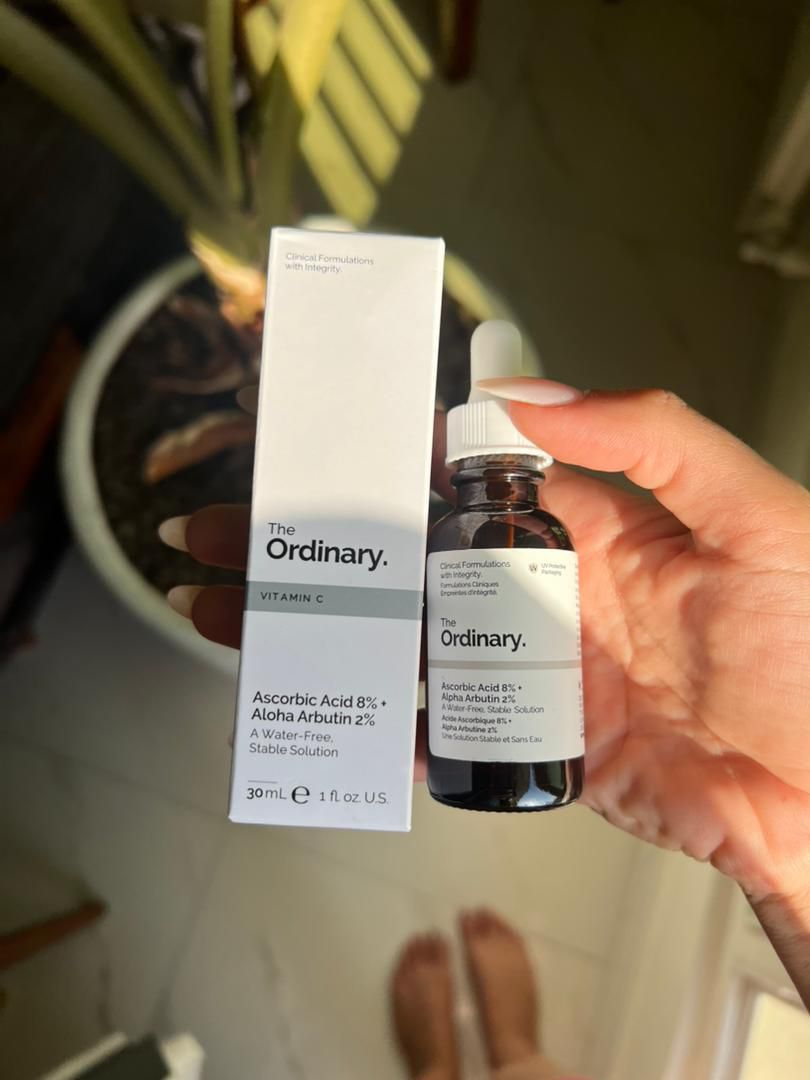 سرم آسکوربیک اسید 8% و آلفا آربوتین 2% اوردینری